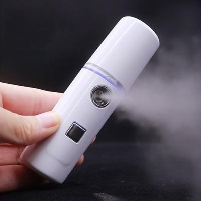 Cina Large stock fast delivery skin care mini portable automatic steamer handy facial nano mist sprayer in vendita