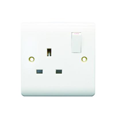 China Residential 13A Strip 1 / General Purpose Switched Wall Socket, Single Pole (British Standard White Range) for sale