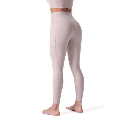 China Breathable Leggings For Women , Naked Feeling Yoga Pants 7/8 With Side Pockets For Sports Workout for sale