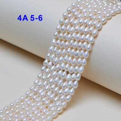 China DIY For Jewelry Making 5-6mm Grade 4A Rice Beads For Necklaces Loose Beads With Hole Freshwater Pearls For Jewelry Making for sale