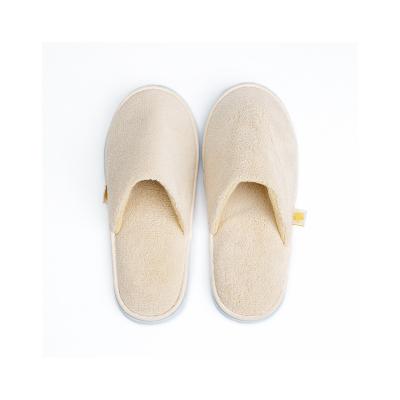 China Factory Wholesale Non-slip/Soft/Disposable Customized Thick Non-slip Guest Room Supplies White Disposable Hotel Spa Slippers for sale