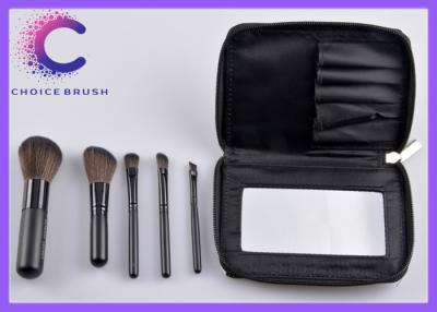 Chine Les brosses de lecture noires classiques de maquillage de voyage de poignée avec le miroir noircissent le sac de striple à vendre