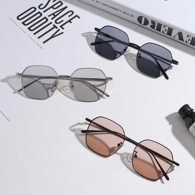 China XG30011C Fashion Sunglasses Customized Fashion Metal Wrap Around Frame New Style Polarized Sunglasses For Men And Women Low Moq For 2022 for sale