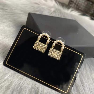 China New CLASSIC Luxury Designer Fashion Trendy Stud Earrings Jewelry Alloy Earring For Women for sale