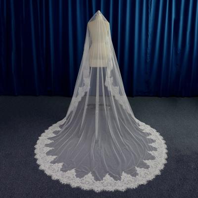 China Beautiful Anti-Static Edge Lace Appliqued Wedding Long Bridal Veils For Bride for sale