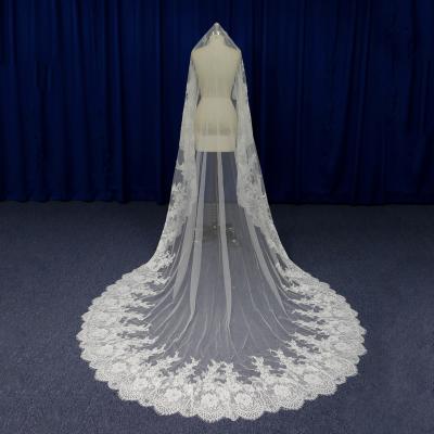 China Pretty Long Edge Anti-Static Lace Appliqued Bridal Wedding Veils Wholesale for sale