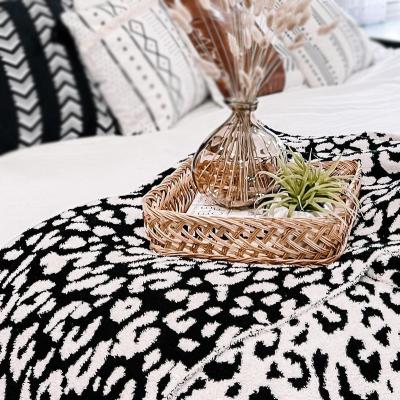 China Non-Toxic Running Lot Branded Leopard Large Thick Plush Soft Fat Knit Throw Blanket For Sofa Bed Home Decor for sale