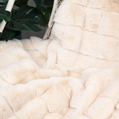 China Non-Toxic In Stock Luxury Big Soft Fluffy Big Mink Faux Fur Blanket Knit Throw For Sofa Home Decoration for sale