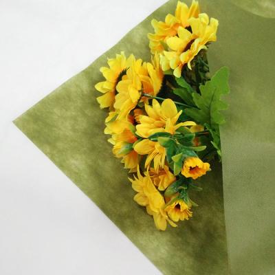 China Disposable Nonwoven PET Flower Wrapping Sheet Home Textile Fabrics Flower Gift Wrapping Material for sale