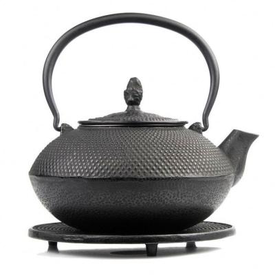 China Sustainable Customized OEM Engraved Logo Cast Iron Teapot Coated with 33oz Black Interior Enamels for sale