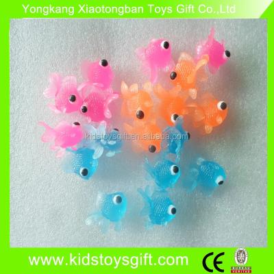 China Strip goldfish floating toy/mini plastic capsule toy/kids animal toy for sale