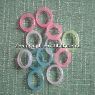 China Star Heart Hand Flower Glow In The Dark Plastic Capsule Ring / Toy for sale