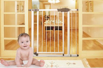 China Easy Close Pressure - Mounted Plastic Childrens Safety Gates Protect Baby for sale