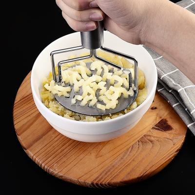 China Viable Kitchen Instruments Potato Crusher Stainless Steel Potato Masher Crusher Cavity Handle Stainless Steel Potato Crusher for sale