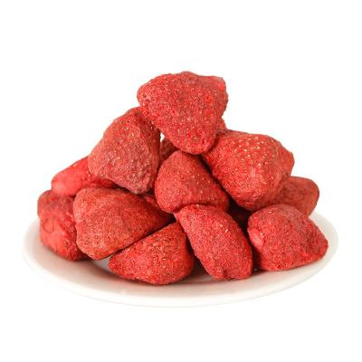 China Dry Outstanding Quality Oval Shape Sweet And Sour Fresh Fruit Freeze Dried Strawberries for sale