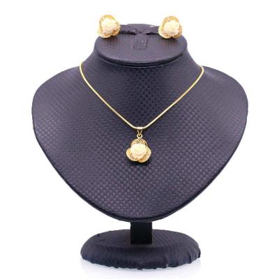 China Environmental Friendly Christmas Gifts Flower Necklace 18k Gold Plated Earring Jewelry Set for sale