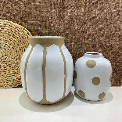 China Modern Hot Selling Modern Table Top Open Vase Creative Ceramic Art Hand-Painting High-Grade Flower Pot for sale