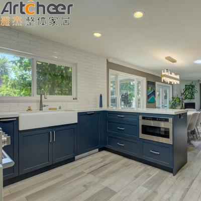 China Modern Above Counter Kitchen Cupboards with Glass Door and Granite Countertop Design zu verkaufen