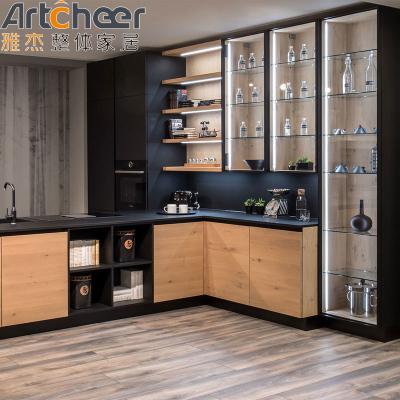 China Artcheer Classic Wood Kitchen Cabinet Modern Design with E0 Grade Particleboard Doors en venta