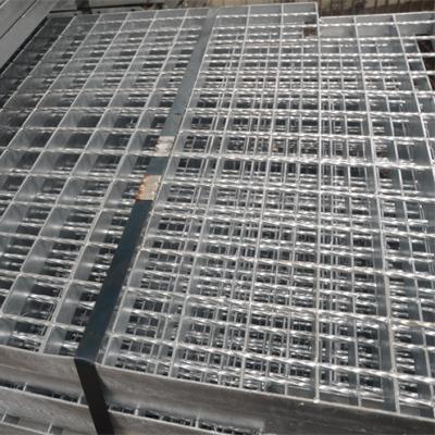 China Industrial High Quality Galvanized Stair Step Steel Grating Tread Serrated Deck Flooring for sale