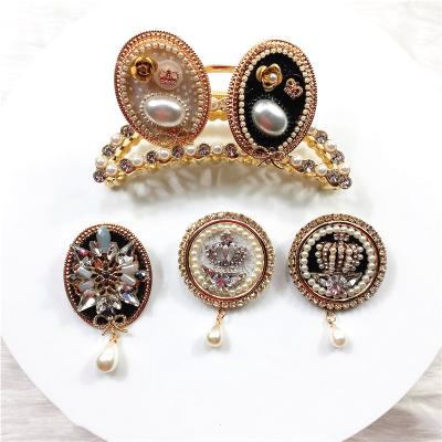 China ALLOY Round Crown Brooch For Women Girl Coat Clothing Accessories Handmade Zircon Badge Euro Wholesale Gift American Fashion Jewelry for sale