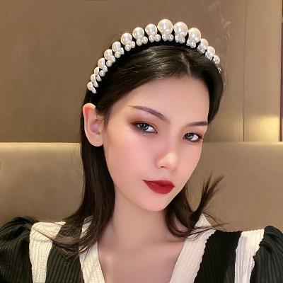 China Korean Designer Baroque Pearl Wide Headband Fashion Hair Band tali rambut velvet hairband for woman girl luxury hair accessories for sale