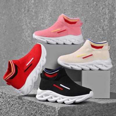 China Lightweight Kids Shoes Fashion Breathable Anti-skid Sneakers Women Sports Shoes Comfortable Sports Shoes for sale