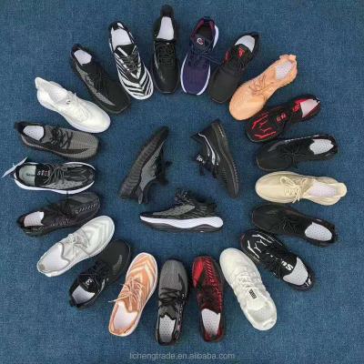 China 2020 new fashion trend men's sports shoes breathable knitted mixed style men's zapatillas men's sneakers breathable knitted shoes for sale