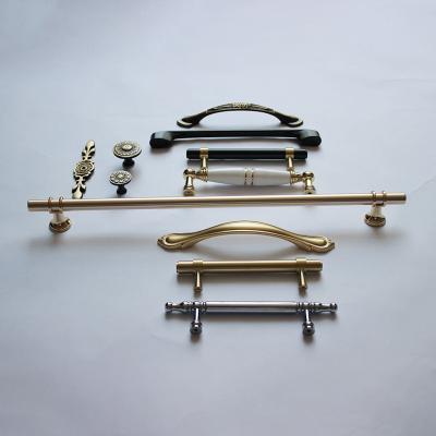 China Modern Black Gold Long Zinc Alloy Cabinet Pulls Handle Furniture Wardrobe Decoration Kitchen Handles for sale