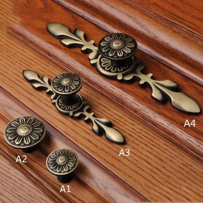 China Modern Custom Bronze Antique Furniture Drawer Pull Furniture Zinc Alloy Bar Handles Knobs For Bedroom for sale