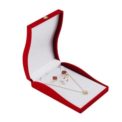 China Luxury Jewelry Ring Box With Custom Logo Vintage Handmade Red Velvet Necklace Box for sale