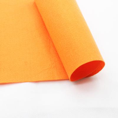 China Anti-Static Needle Felt Punched Fabric Roll 100% Polyester Nonwoven Craft Felt Plants Colorful Polyester Felt For Diy Feltro for sale