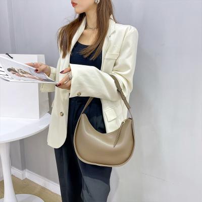 China A retro shoulder cross-shoulder saddle bag for women 2021 autumn and winter new fashion niche soft cross-body bag for Korean armpit bag for sale