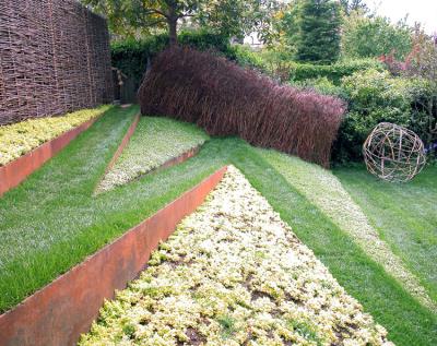 China Minimalist Corten Steel Lawn Grass Edging / Metal Garden Border Edging for sale