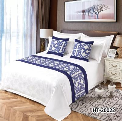 China Nondisposable Decorative Fabric Hotel Collection Queen King Size Jacquard Polyester Bed Runners For Home Resorts for sale