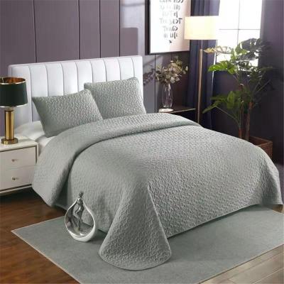 China Plain Wrinkle Free Polyester Bedspread Bedspread Solid Color King Size Quilted Comforter Set for sale