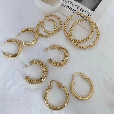 China Environmental Friendly Fashion Heart Shaped Twist Circle Hoop Earrings for sale