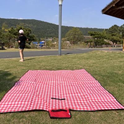 China Factory Direct Durable Lightweight Waterproof Polyester Fordable Portable Sand Make Waterproof Outdoor Picnic Covering Mat Machine Washable Picnic Blanket Heavy Duty for sale