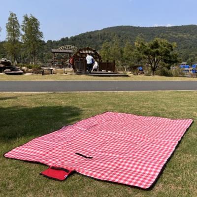 China High Quality Waterproof Light Duty Blankets In Bulk,Outdoor Portable Mobile Waterproof Picnic Hiking Beach Mat Camping Blanket for sale