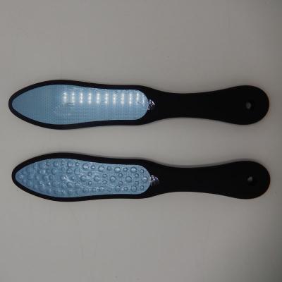 China Professional Wholesale Manufacturer Stainless Steel Metal Foot File For Feet Care With Long Handle Plastic Callus Remover Tool 263*52*15 for sale