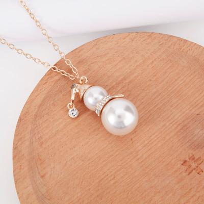 China 2021 Outlet Cute Women's Iced Out Necklace Non Tarnish Pendant Necklace For Women Christmas Pearl Necklace Jewelry for sale