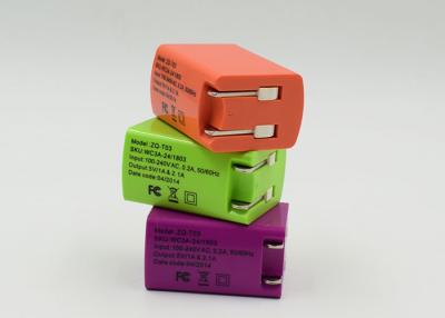 China Kleurrijke 2A-de Reisadapter van Output10w Dubbele USB die met Vouwbare Stop wordt aangepast Te koop