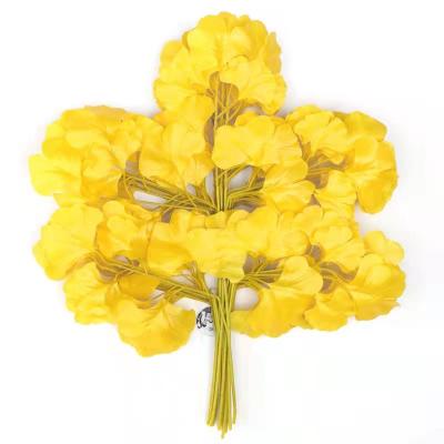 China Plastic+iron wire+silk cloth Factory Wholesale Artificial Gingko Leaves Plastic Green Yellow Plant Decoration Branches Fabric Leaves for sale