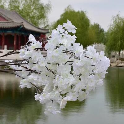 China Plastic+iron wire+silk cloth Wholesale Cheap Artificial Flowers Cherry Blossom Flowers Artificial Wedding Decoration Flower for sale