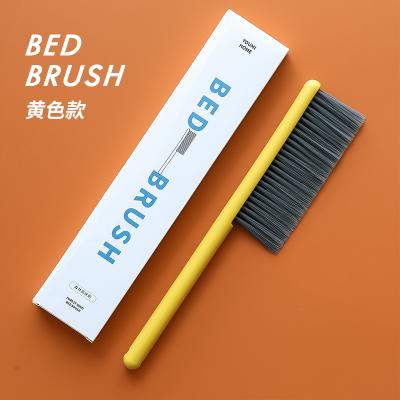 China New Household Sustainable Bed Dusting Brush Soft Bristle Cleaning Brush With Plastic Handle for sale