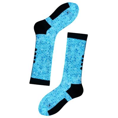 China Low price breathable hot fanshion style long sale socks sports casual sports socks for sale