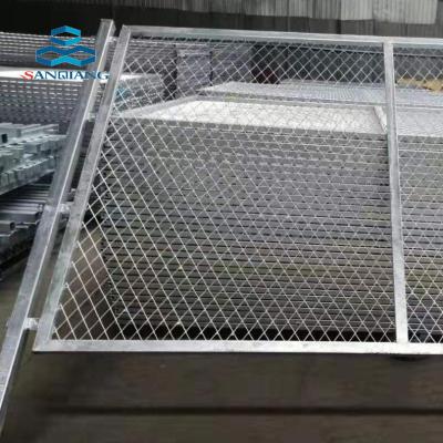 China Corrosion Resistance Expanded Mesh Netting Galvanized Powder Coated Expanded Mesh Fence With Frame for sale