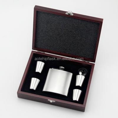 China Classic Gift Flask Gift Set includes 6oz. Bottle 4 1oz. shot glasses and 1 funnel for sale