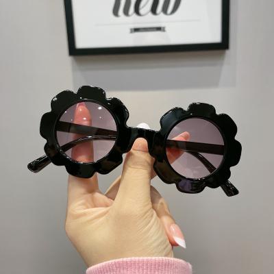 China Fashion Sunglasses Wholesale New Trendy Vintage Flower Shape Baby Kids Party Sun Where Stylish Shading Lenses 2021 Sun Glasses for sale