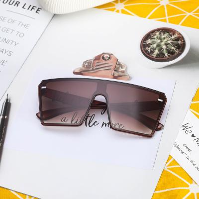 China Hot Selling Square Sunglasses One Piece Oversized Female Ladies Sun Glass Women Vintage Glasses Fashion Sun Glasses With Rivet for sale